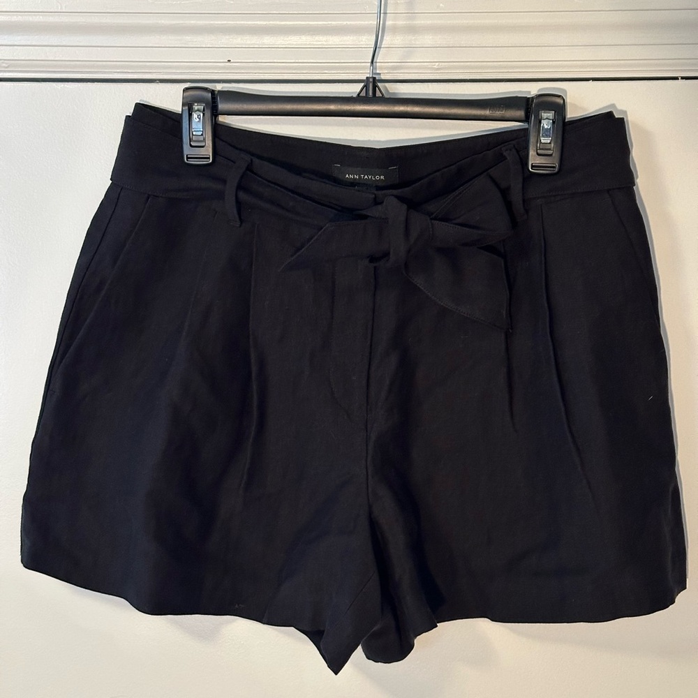 Ann Taylor Linen Blend Belted Shorts black size 8